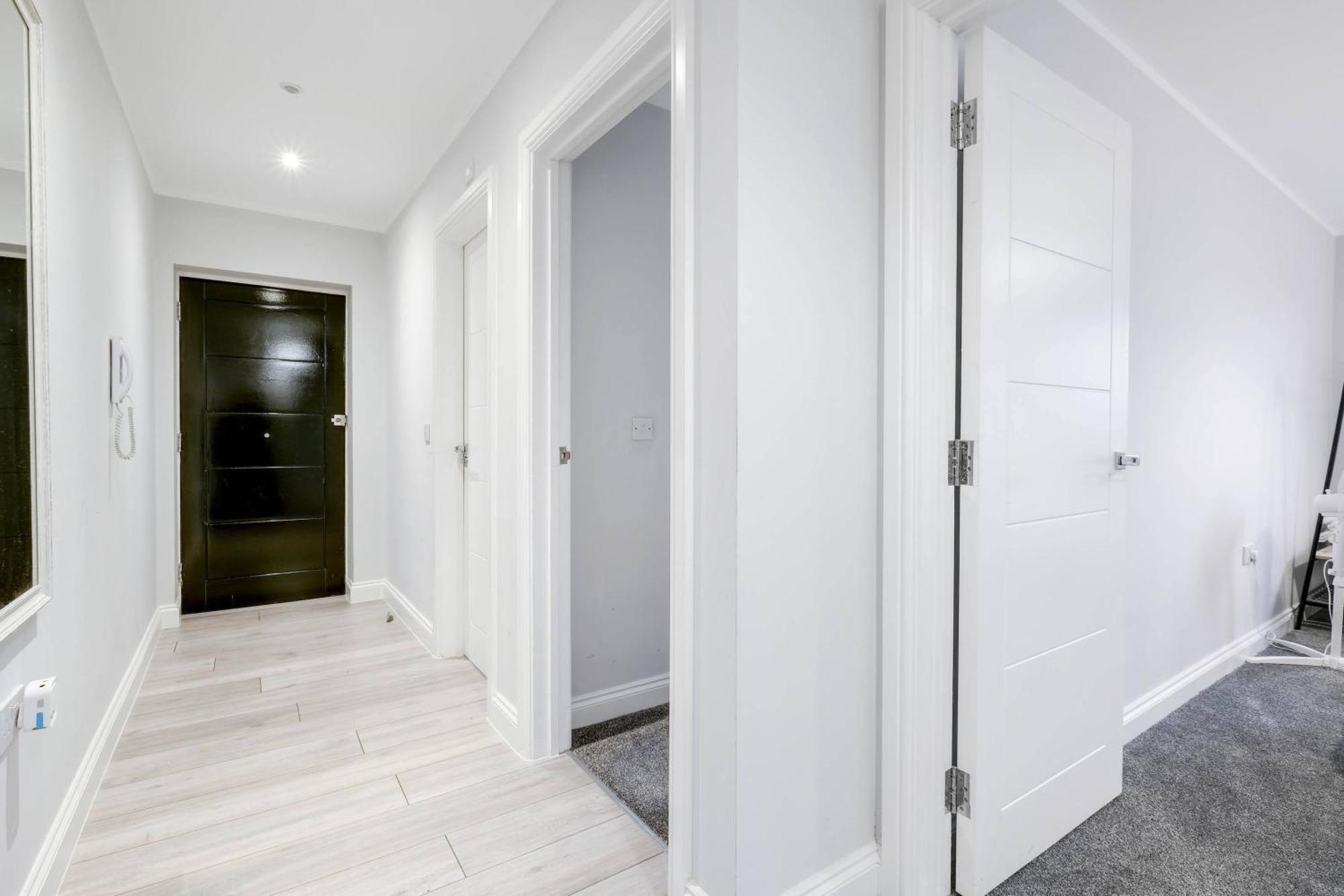 2 Bedroom Penthouse With Parking High Wycombe By 360Stays ภายนอก รูปภาพ