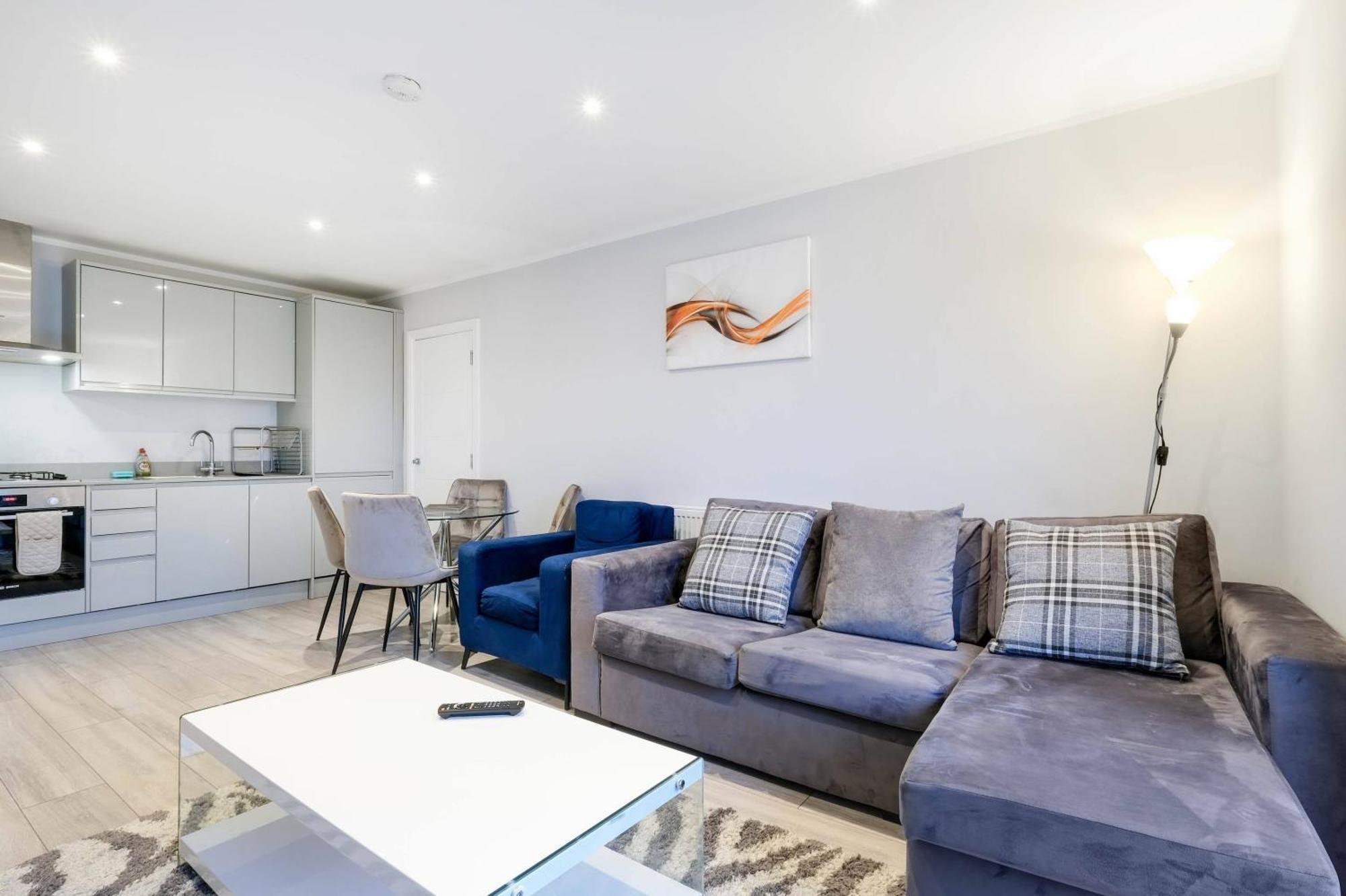 2 Bedroom Penthouse With Parking High Wycombe By 360Stays ภายนอก รูปภาพ