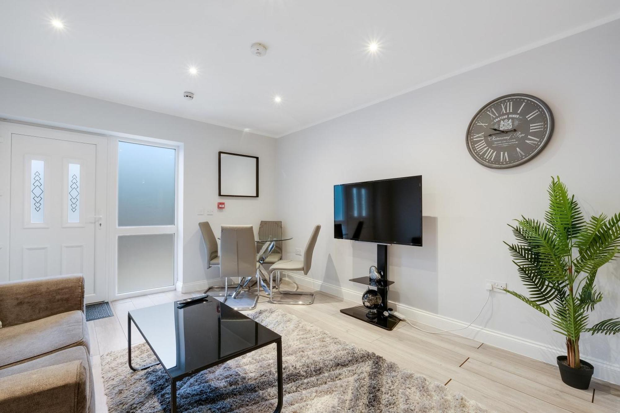 2 Bedroom Penthouse With Parking High Wycombe By 360Stays ภายนอก รูปภาพ